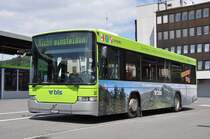 Busland AG, Burgdorf Nr. 32/BE 567'512 Volvo am 23. Juni 2010 mit Werbung fr den BLS-Wanderbus beim Bahnhof Burgdorf.