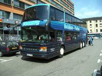 Das Foto wurde vor dem Saarbrcker Hauptbahnhof am 02.07.2010 aufgenommen und zeigt einen Setra Reisebus.