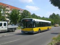 Solaris Urbino als SEV fr die S-Bahnlinie 75 zwischen S-Bahnhof Wartenberg und S-Bahnhof Marzahn nahe vom S-Bahnhof Hohenschnhausen.