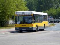 Mercedes-Benz O 405 N (Niederflur-Stadtversion) als SEV fr die S-Bahnlinie 75 zwischen S-Bahnhof Wartenberg und S-Bahnhof Marzahn nahe vom S-Bahnhof Gehrenseestrae.