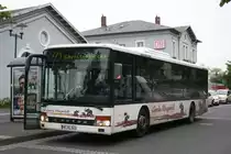 Klingenfu� 9247 (ME KL 543) steht mit der Linie 771 am Bahnhof Ratingen Ost.
13.5.2010