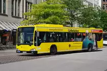 Hochbahn Schnellbus mit der Nummer 6413 vom Typ Citaro M� am 7.Juli 2010 am Rathausmarkt