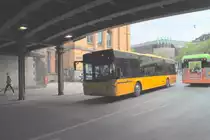 Ein Volwo Bus, f�hrt am 30.06.2010 in die Bahnhofsunterf�hrung am Hauptbahnhof ein.