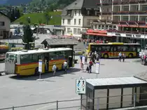 Hier ein NAW BH 4(PostAuto, PU AVG) und ein MAN LN 363 von GrindelwaldBus am Bahnhof in Grindelwald (Aufgenommen am 23.05.2010)