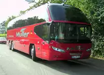 Reisebus Neoplan. Die Aufnahme des Foto war am 06.07.2010 in Saarbr�cken auf dem Rodenhof.