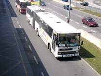 Ein Bus der Connex in Prag bei der Metro Station Cerny Most.