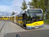 Hurra, ich habe heute Geburtstag!!! Der erste Betriebstag der neuen Solaris-Busse. Wagen 4252 an der Endstelle Ahrensfelde am 21.08.2007