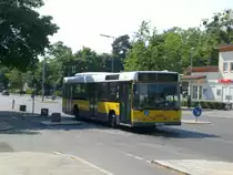 Volvo V7000 auf der Linie 118 nach Rathaus Zehlendorf an der Haltestelle Wannsee Wernerstra�e.