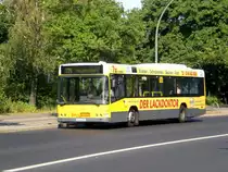 Volvo V7000 auf der Linie 114 nach Wannsee Krankenhaus Heckeshorn an der Haltestelle Wannsee Wannseebr�cke.