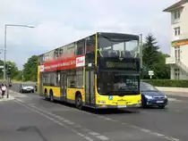 MAN Lion's City DD (Doppelstock) auf der Linie 150 nach U-Bahnhof Osloer Stra�e an der Haltestelle Karow Bucher Chaussee/Achillesstra�e.