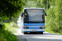 �berall in Norwegen sind Transferfahrten von Kreuzfahrtschiffen zu den Sehensw�rdigkeiten ein vertrautes Bild. Die hochflurigen Volvo 8700 von der Cominor-Abteilung Stadtverkehr Troms� kommen w�hrend der Universit�tsferien fast ausschliesslich auf solchen Diensten zum Einsatz, wie Wagen 120 am 26.6.2010 bei der Talstation Fjellheisen. 