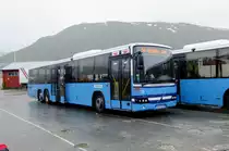 Am Sonntagmorgen ruht der eigentliche Stadtbusverkehr in Troms�. Es gilt ein eigenes Liniennetz mit 50er-Liniennummern, die Linien laufen alle am �berland-Busbahnhof Prostneset zusammen. Trotz dem kleinen Passagieraufkommen und den vielen im Depot stehenden Standardbussen war am 27.6.2010 aber auch Wagen 132, ein 15-Meter-Volvo 8700LE, im Einsatz.