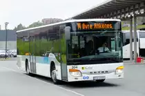 Im Stadtbusverkehr in Narvik stehen unter anderem auch vier Setra 415NF im Einsatz auf verschiedenen Linien. Das Bild zeigt Wagen 304 am 28.6.2010 beim Busbahnhof. 