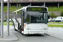 Aus der Region Finsnes kommen auch Cominor-Busse im  falschen  Design nach Narvik, wie dieser �ltere Volvo/Vest-�berlandbus am 28.6.2010. 