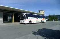 Der  HelseEkspressen , gef�hrt von Tronder Bilene AS, f�hrt von Fr�ya nach Trondheim und zur�ck. Als Fahrzeug dient, wie so oft auf Norwegens Schnellbusnetz, ein Volvo 9700. Aufnahme am 2.7.2010 am Bahnhof Trondheim. 