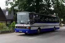 Setra S215UL von Weich Reisen aus Seth am 17.Juli 2010 auf der Lninie 7550 in Norderstedt an der Haltestelle Glash�tter Kirchenweg