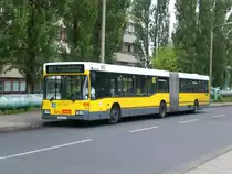 Mercedes-Benz O 405 N (Niederflur-Stadtversion) als SEV f�r die Stra�enbahnlinie M17 zwischen den Haltestellen Hohensch�nhausen Gehrenseestra�e und Lichtenberg Allee der Kosmonauten/Rhinstra�e.
