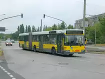 Mercedes-Benz O 405 N (Niederflur-Stadtversion) als SEV f�r die Stra�enbahnlinie M17 zwischen den Haltestellen Hohensch�nhausen Gehrenseestra�e und Lichtenberg Allee der Kosmonauten/Rhinstra�e.