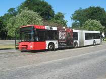 Hier steht der Wagen 4515, ein MAN NG313 der BSAG am BF Blumenthal. Er bedient gerade die Linie 71 nach Neuenkirchen. Auff�llig sind aber zwei kleinere Details, zum einen hat er eine falsche Beschilderung und die Serviceklappe vorn in der Mitte steht offen. 

Aufgenommen am 19.07.2010