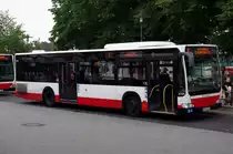 Hochahn 2704 am 28.Juli 2010 am U Bf.Wandsbek Markt
