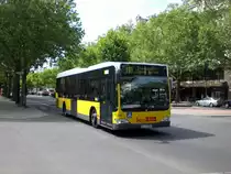 Mercedes-Benz O 530 LE � (Citaro) auf der Linie 110 nach S+U Bahnhof Zoologischer Garten an der Haltestelle Charlottenburg Bleibtreustra�e.
