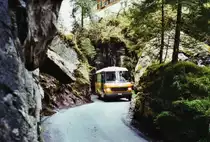 80 Jahre Postautostrecke auf die Griesalp: PostAuto Bern BE 90'275 Mercedes/Kusters (ex Portenier, Adelboden Nr. 7) am 29. Mai 2010 in der Griesschlucht