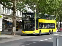 MAN Lion's City DD (Doppelstock) auf der Linie M19 nach Grunewald Hagenplatz an der Haltestelle Charlottenburg Bleibtreustra�e.