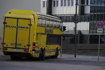 Neoplan Reisebus, verl�sst den ZOB in Hannover am 24-07-10