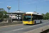 Ein Mercedes-Benz O530 CNG auf der Amalienbr�cke