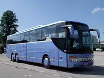 SETRA_S416GT-HD von Riedel hat eine Gruppe jugendlicher Fu�ballfan´s zum Stadion nach Ried i.I. gebracht;100731
