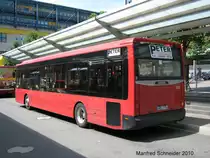 Das Foto zeigt einen Optare Bus in Saarbr�cken am Hauptbahnhof. Aufgenommen wurde das Foto am 31.07.2010.