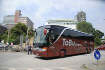 Setra Bus,im Hamburg/Landungsbr�cken am 01.08.2010.
