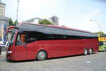 Volwo Reisebus, im Hamburg/Landungsbr�cken am 01.08.2010.