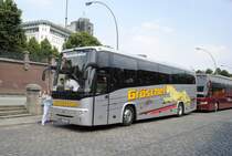 Volwo Reisebus, im Hamburg/Landesbr�cken am 01.08.2010.