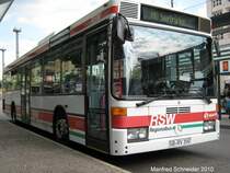 Mercedes Bus von Saar Pfalz Bus am Hauptbahnhof in Saarbr�cken. Die Aufnahme des Foto war am 09.08.2010.