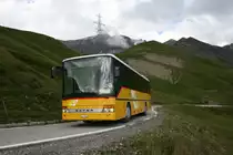 Der Sanetschpass ist wohl der spannendste befahrbare Pass vom Wallis ins Berner Oberland. Kurz vor der Passhöhe ist der Setra 313UL VS 3'806 von PU TRD, Savièse, unterwegs mit dem Nachmittagskurs Richtung Stausee Sanetsch. 8.8.2010. 
