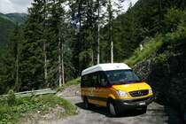 Grössenmässig eher an der oberen Grenze für die Linie Schiers - Schuders ist dieser Sprinter Transfer 35 von PU Wilhelm, Stels. Bis zur Ablieferung eines kleineren Wagens bleibt er aber vorerst auf dieser Linie, wie am 10.8.2010, als ich ihn oberhalb der Salginatobelbrücke fotografierte. 