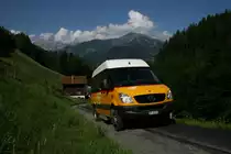 Auf der Linie Grüsch - Valzeina setzt PU Luk einen Sprinter Transfer 35 aus 2009 ein. Aufnahme beim Geissgaden am 10.8.2010. 