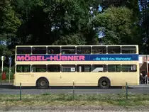 GERMANY > BERLIN > BAHNHOF WANNSEE

HISTORICAL CITY-BUS (Traditionsbus Berlin )

MAN SD 200 Baujahre 1974 - 1985, 956 St�ck
Wagen # 2626  von 1974
Motor: MUXH 2566 , 192 PS, 11 liter
2-Gang -  Automatik-Getriebe von VOITH

Der Bus f�hrt zusammen mit anderen historischen Autobussen des Traditionsbus-Vereins regul�r im Fahrgastbetrieb auf der Linie 218 (U-Bf. Thedor-Heuss-Platz > Pfaueninsel) 
PLEASE VISIT :http://www.traditionsbus.de/Fahrzeuge/sd_2626.htm