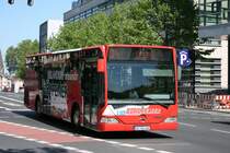 Schlomer (AC HS 386) macht Werbung f�r Bellandris.
Aachen Bushof, 4.6.2010.