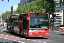 Schlomer (AC HS 386) macht Werbung f�r Bellandris.
Aachen Bushof, 4.6.2010.