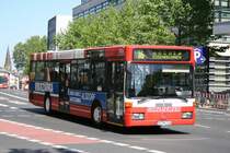 Schloemer (AC HS 114) macht Werbung f�r Auto Zabka.
Aachen Bushof, 4.6.2010.