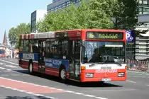 Schloemer (AC HS 114) macht Werbung f�r Auto Zabka.
Aachen Bushof, 4.6.2010.
