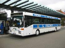 GS-P des DB Stadtverkehr-Subunternehmers P�lm Reisen mit Werbung f�r dir Firma Fischer im April 2010 am ZOB in Goslar.