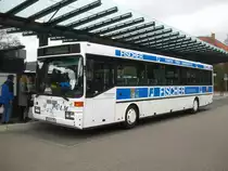 GS-P des DB Stadtverkehr-Subunternehmers P�lm Reisen mit Werbung f�r dir Firma Fischer im April 2010 am ZOB in Goslar.