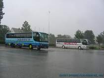 Zwei Setra S 315 HD am 29.7.07 ab gestellt im verregneten Freudenstadt.