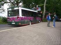 KN-C 1154, ein MAN Midi Bus, steht als  Inselbus  auf der Insel Mainau.