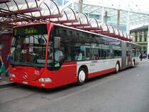 Mercedes Citaro Gelenkbus 321 eingeteilt auf der Linie 2 im Busbahnhof vor dem SBB Bahnhof am 28.10.2006