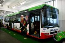 TRD Reisen 1505 (DO HY 41) ist der erste Hybrid Bus in Dortmund.
aufgenommen beim Tag der Offenen T�r bei TRD am 28.8.2010.
Der Bus wird im Auftrag der DSW21 eingesetzt.