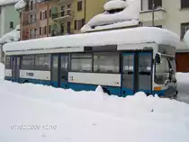 MB 405 (ex. VROG Oberes Glattal) abgestellt im tief verschneiten Airolo, 07.02.2009.